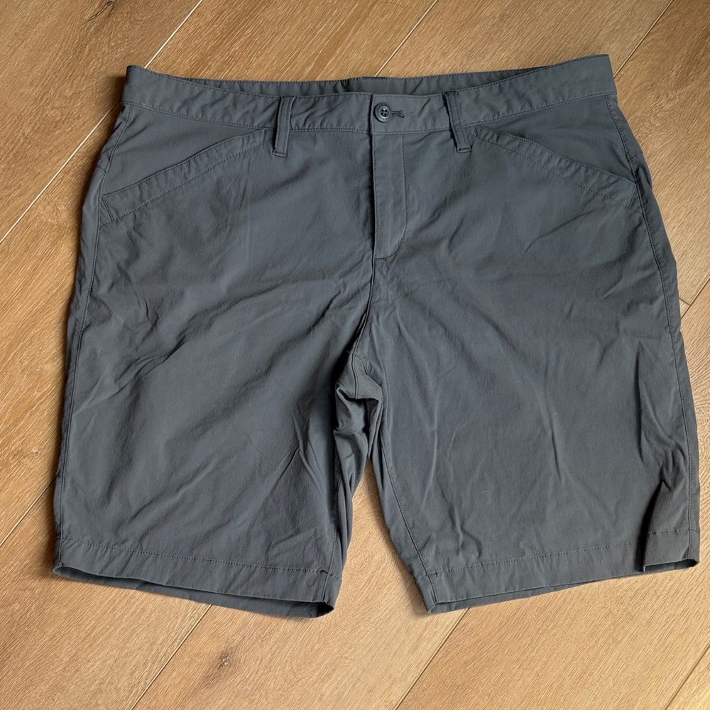 Women’s Eddie Bauer Charcoal Flat-Front active Travex Shorts